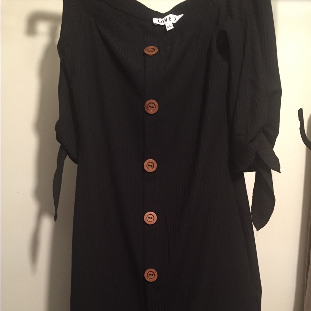 Into The Night ‘Black Off-The-Shoulder Dress’